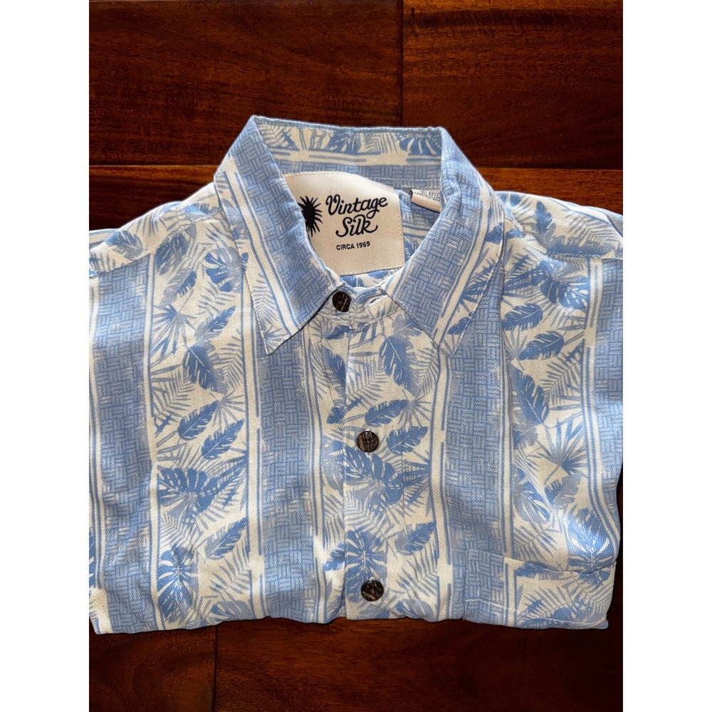 Vintage‎ Silk Circa 1969 Mens Blue White Tropical Leaf Silk Blend Button Down M